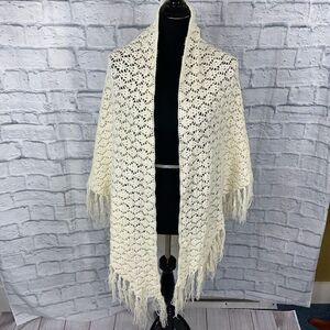 Women’s open knit shawl w/fringe hem cream color one size
